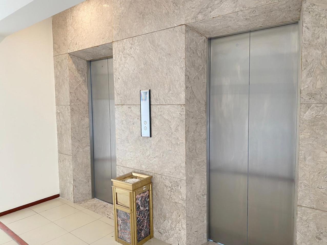 NguyẽN QuyèN Hotel Hanoj Exteriér fotografie
