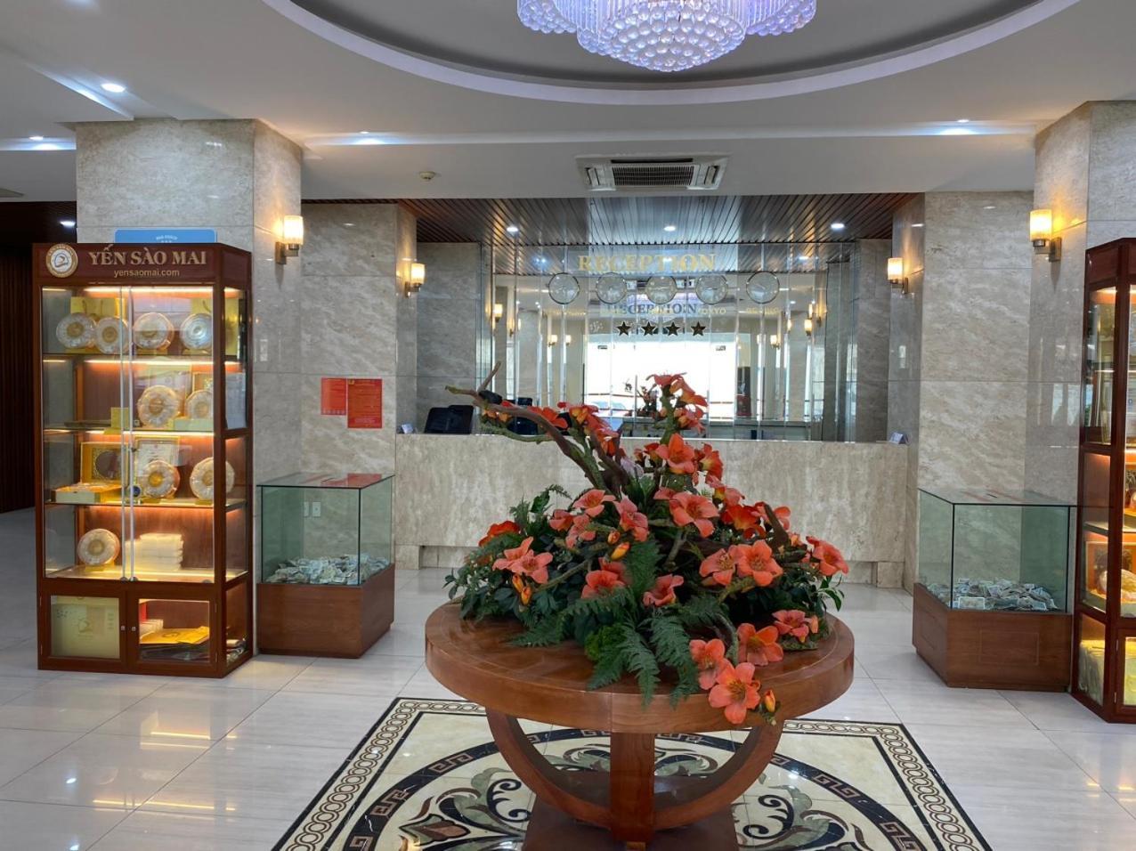 NguyẽN QuyèN Hotel Hanoj Exteriér fotografie
